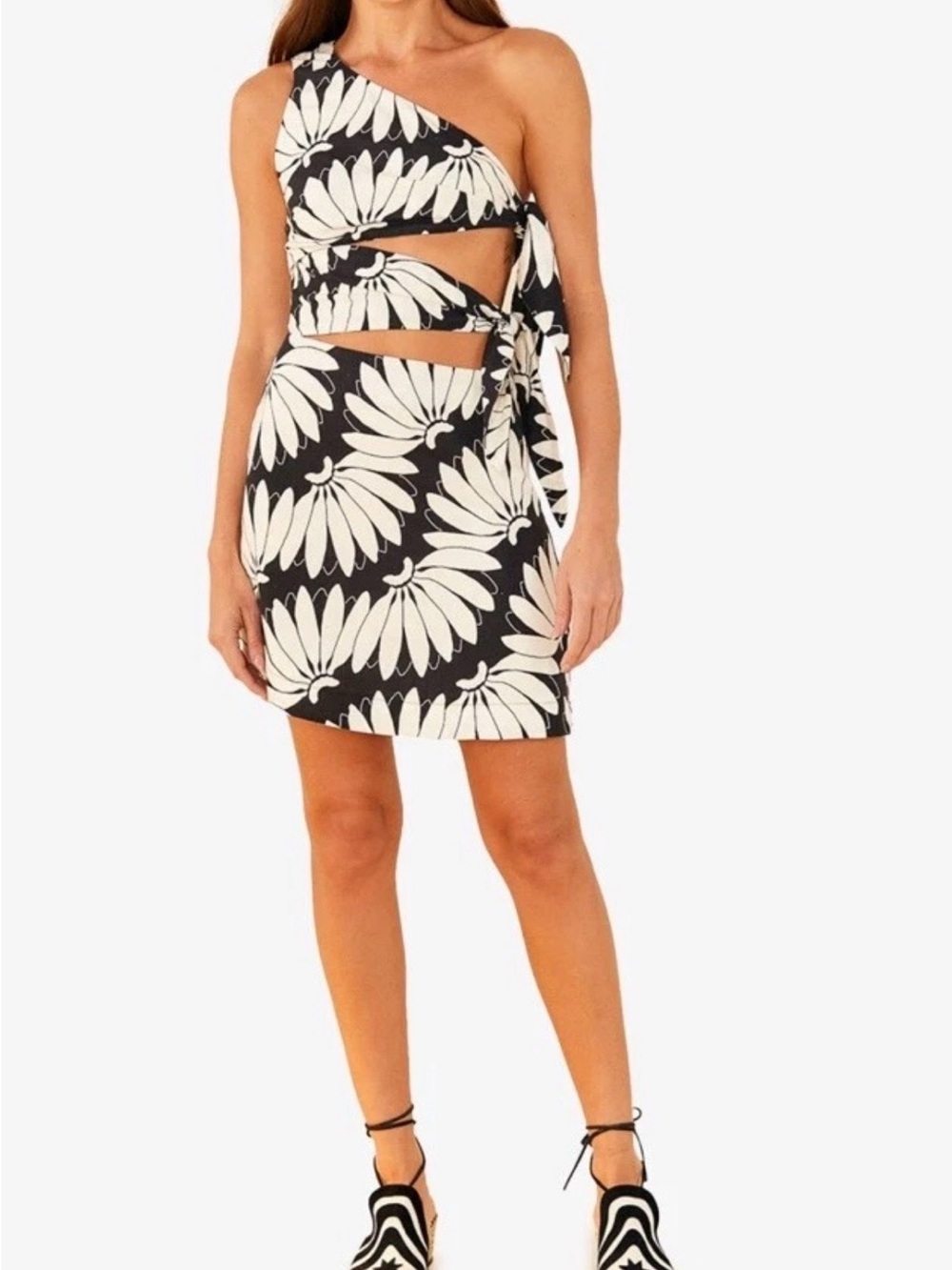 NWT FARM Rio Copacabana Black Cutout Mini One-Shoulder Floral Dress Size Small